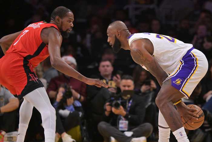 NBA趣味分析，现役球星达到43000分，要打多少场比赛？